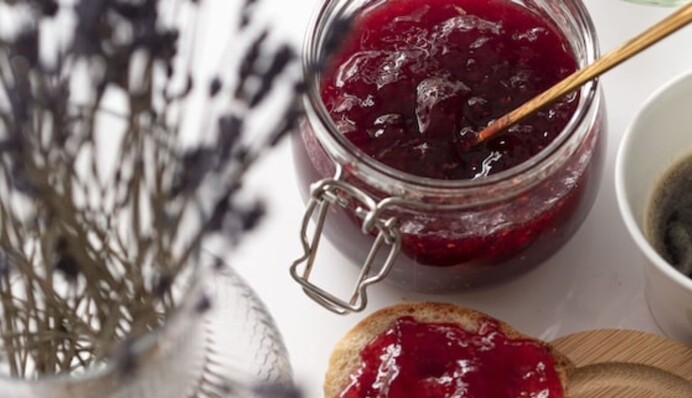 Ідеально підійде для рогаликів і пирогів. Рецепт сливового варення на сковороді