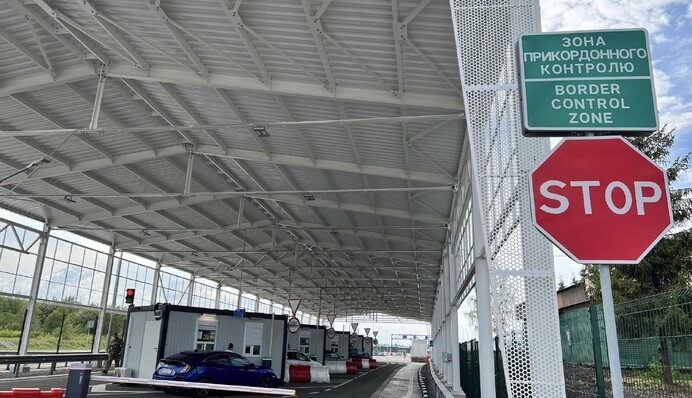 Заплатив і виїхав: чи потрібно відкривати кордони для чоловіків призовного віку