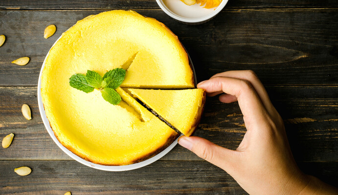 Як приготувати смачний гарбузовий пиріг з манкою: простий рецепт