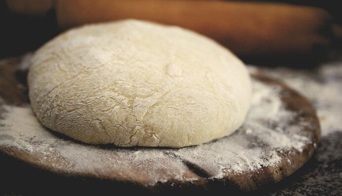 На окропі, мінералці та кефірі. Найкращі рецепти тіста на вареники та пельмені