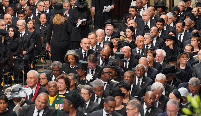 Рядом с Байденом: появилось фото Елены Зеленской на похоронах королевы Елизаветы II