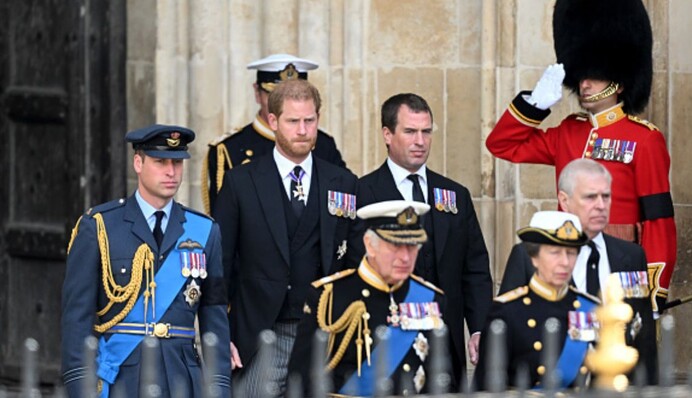 Дети, внуки и правнуки королевы Елизаветы II посетили ее похороны: как выглядела семья