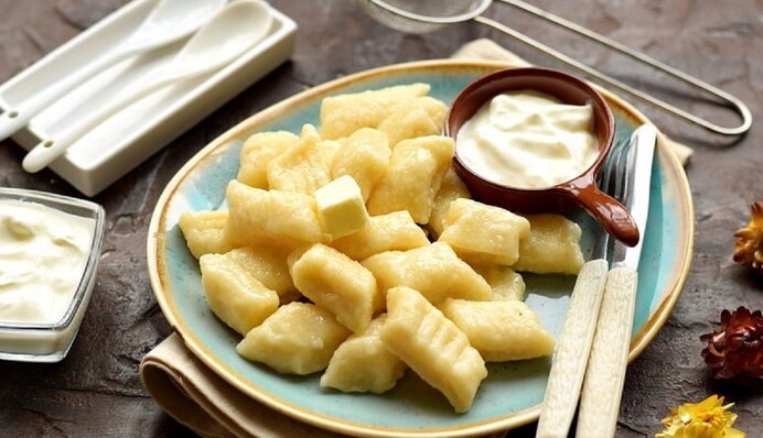 Ніякої мороки з тістом. Простий рецепт лінивих вареників з сиром