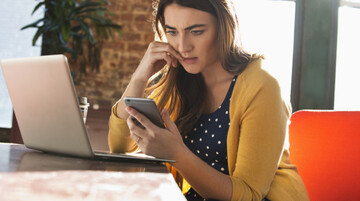 Як спілкуватися з тривожними рідними, які постійно 