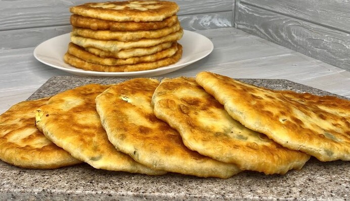 Як приготувати молдавські плацинди з сиром та зеленню: простий рецепт