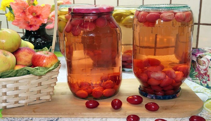 Смачно і корисно на зиму. Рецепти компоту з кизилу зі стерилізацією і без