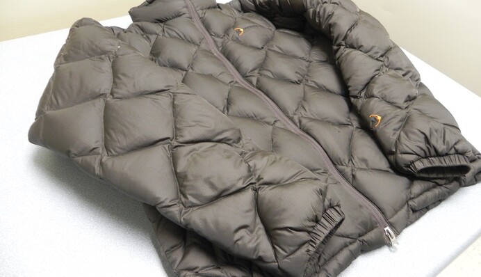 Як позбутися жирної плями на куртці, щоб не мочити її повністю: прості лайфхаки