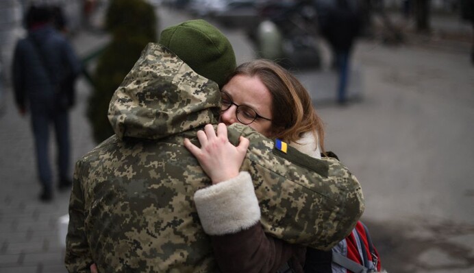 Не відволікати, а підтримувати: психолог розповів, як родині спілкуватися зі своїм військовим