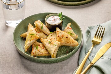 Як приготувати смачні бендерики з фаршем на сковороді: простий рецепт