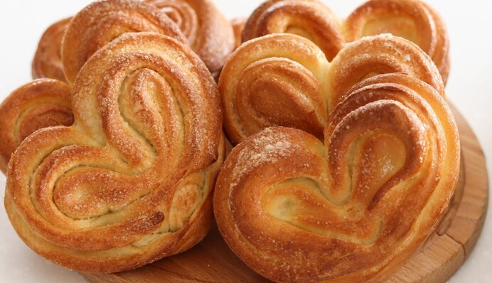 Готуємо вдома улюблені цукрові булочки як у школі: простий рецепт