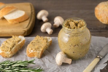 Як закрити на зиму смачний грибний паштет з шампіньйонів: простий рецепт