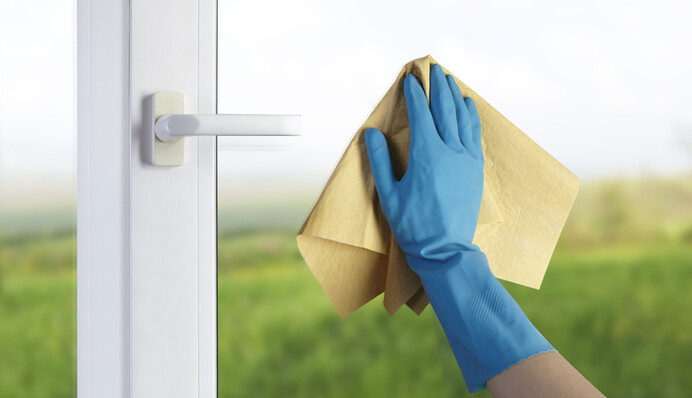 Чим протирати вікна, щоб вони не потіли: 4 ефективних засоби