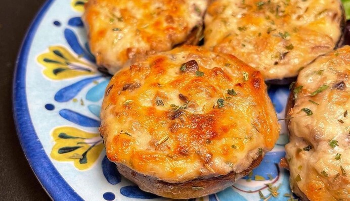 Гаряча закуска, яка готується швидко і просто. Рецепт жульєну в грибах