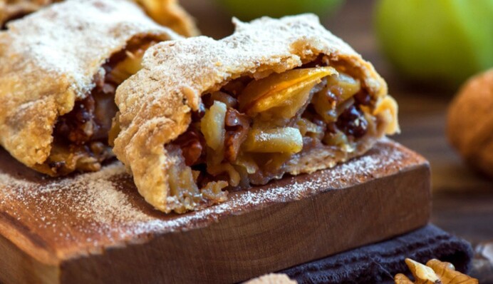 Як приготувати швидкий штрудель з яблуками з лаваша: простий рецепт