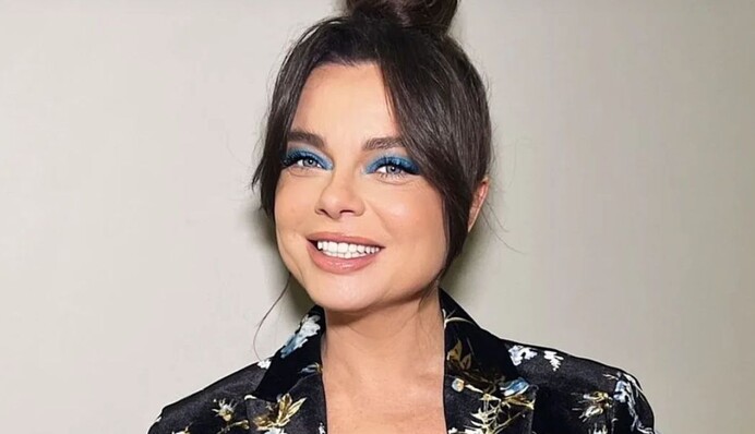 Королева открестилась от поддержки Украины после скандала с сине-желтым сценическим костюмом