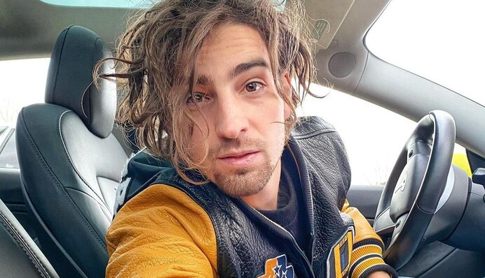 Володимир Дантес вирішив продати свою Tesla після скандальних твітів Ілона Маска