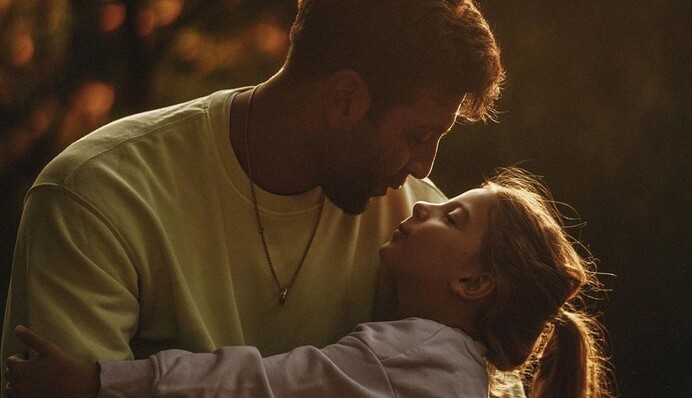 Даніель Салем показав, як із фронту спілкується з маленькою дочкою: миле відео