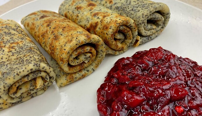 Як приготувати до чаю смачні макові млинці: простий рецепт