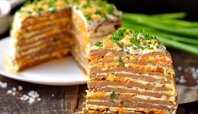 Як приготувати печінковий торт з курячої печінки: простий покроковий рецепт