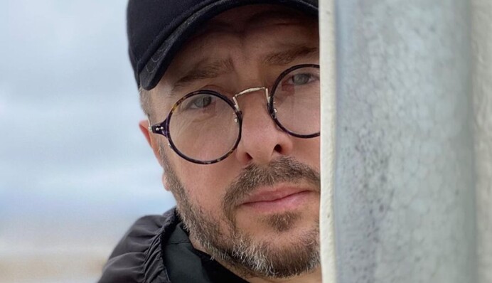 У нас разные дороги. Алексей Суханов рассказал о родителях в РФ и разговоре с мамой 24 февраля