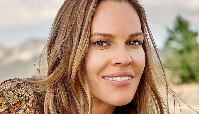 Чекає на двійню. 48-річна акторка Гіларі Суонк вперше стане мамою