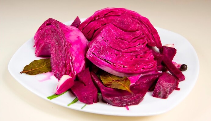 Як приготувати хрумку квашену капусту з буряком: швидкий рецепт Пелюстки