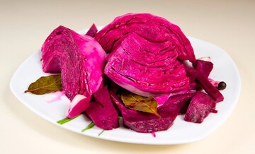 Як приготувати хрумку квашену капусту з буряком: швидкий рецепт Пелюстки