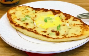 Как приготовить ленивые хачапури с сыром и яйцом: быстрый рецепт