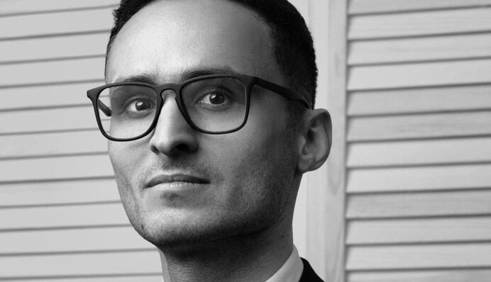 C алкоголя пересел на пропаганду: Игорь Ласточкин рассказал об отце и брате в РФ