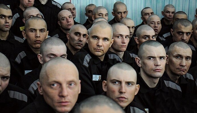 Вбивці та грабіжники: як зеки розвалюють окупаційну армію РФ