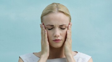 Як розпізнати панічну атаку та впоратися з тривогою: поради психолога