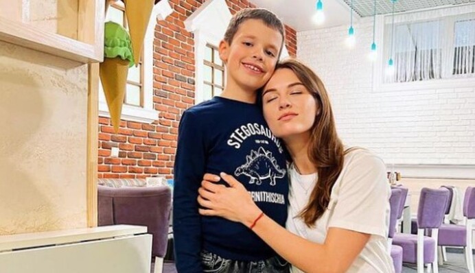 Сонні і голодні: Христина Решетнік показала, як ховається з синами в укритті