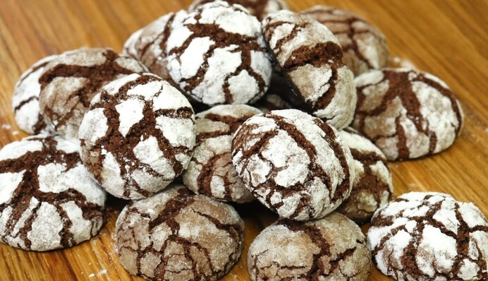 Як спекти шоколадне мармурове печиво з тріщинками: простий рецепт до чаю