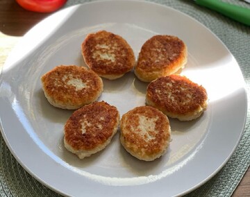 Как приготовить нежные куриные котлеты с творогом: простой рецепт