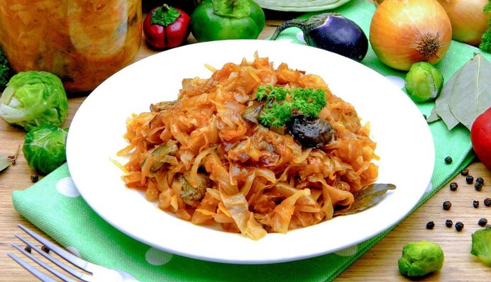Как закрыть на зиму вкусную солянку с грибами и капустой: простой рецепт