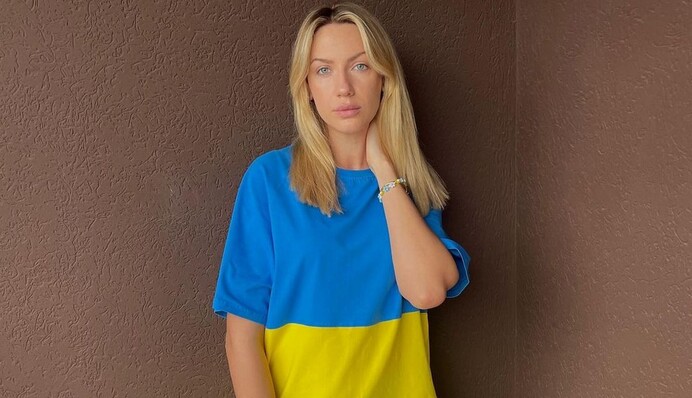 Дрова и теплое одеяло: Леся Никитюк показала, как подготовилась к зиме