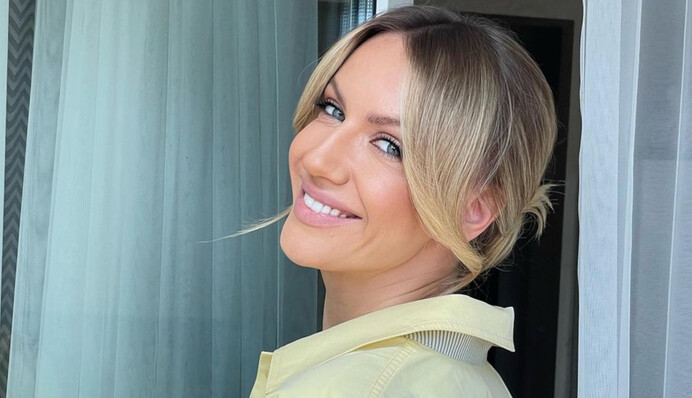 Леся Никитюк с эффектным макияжем загадала желание на день рождения