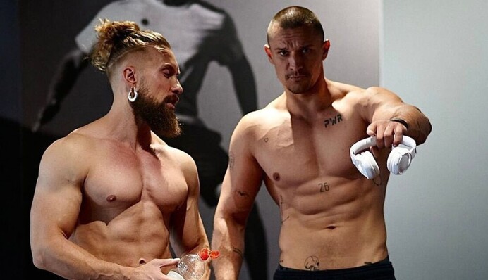 Тарас Цымбалюк и Алексей Суровцев похвастались мускулистыми голыми торсами в спортзале: фото