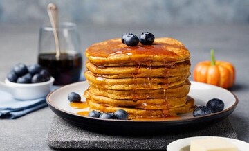 Удивят оригинальным вкусом. Рецепт тыквенных панкейков на молоке