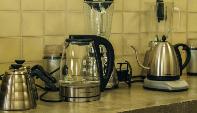 В мережі поділилися простим лайфхаком, щоб чайник швидше кип'ятив воду