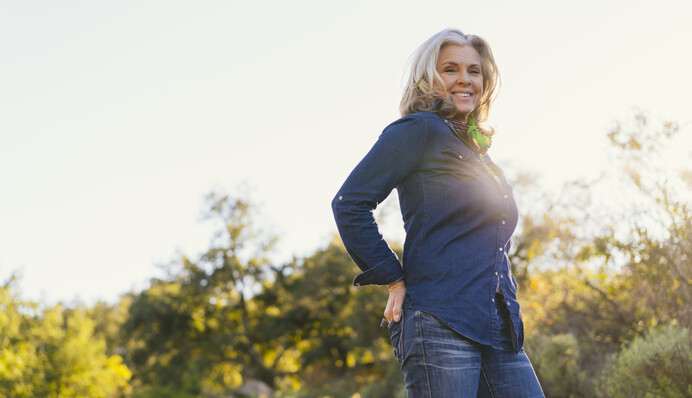 Топ-4 модные фасоны джинсов, наиболее подходящие женщинам после 50 лет