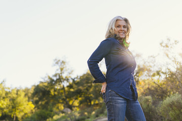 Топ-4 модные фасоны джинсов, наиболее подходящие женщинам после 50 лет