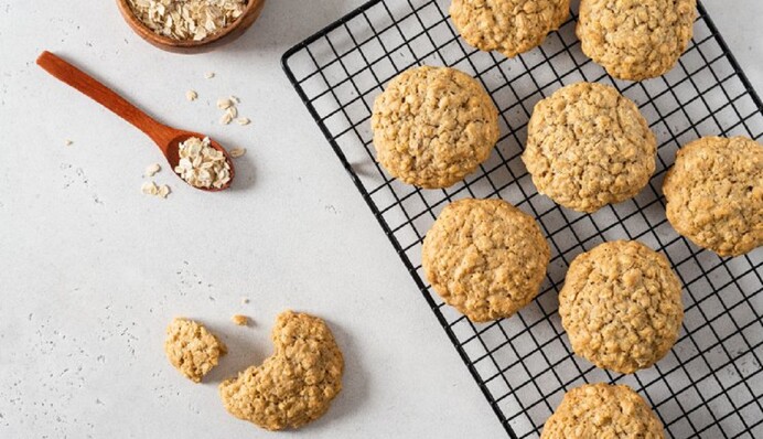 Як приготувати печиво з вівсяних пластівців швидкого приготування: простий рецепт