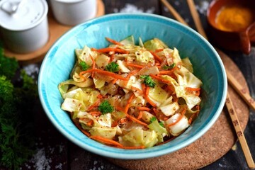 Как приготовить капусту по-корейски с морковью и чесноком: быстрый рецепт