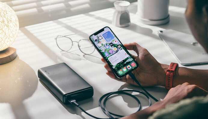 Як зарядити телефон без світла: 5 простих та безпечних способів