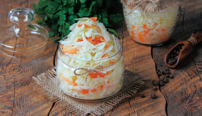 Топ-3 оригінальних рецепти квашеної капусти, які здивують смаком та користю