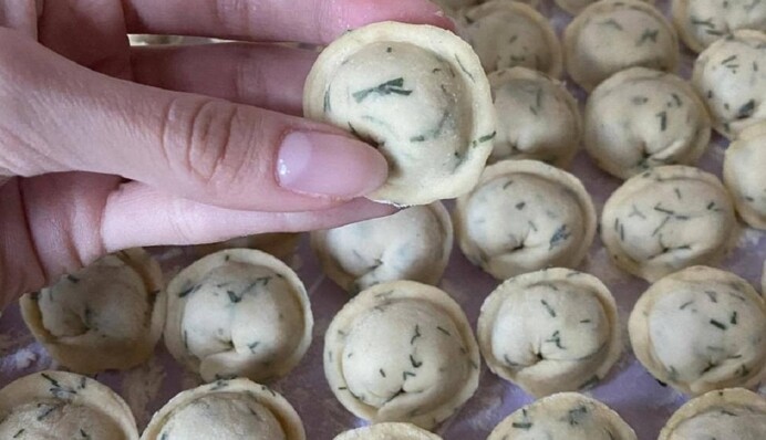 Надійний рецепт тіста на пельмені та вареники, щоб не липло і не рвалося