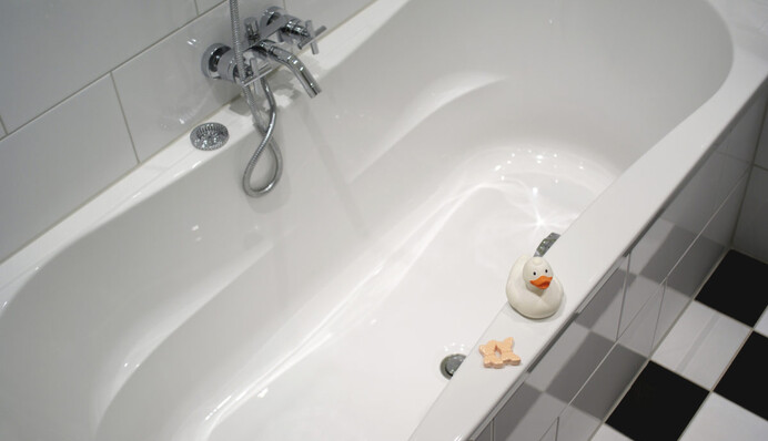 Як швидко зробити ванну білосніжною: саморобні засоби від жовтого нальоту