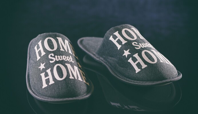 Домашние тапочки неприятно пахнут: чем обработать их от запаха пота