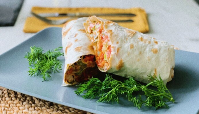 Що загорнути в лаваш на закуску: топ-20 рецептів начинок для рулетів